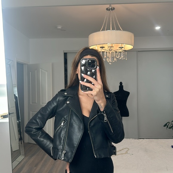 🖤 - Picture 2 of 4